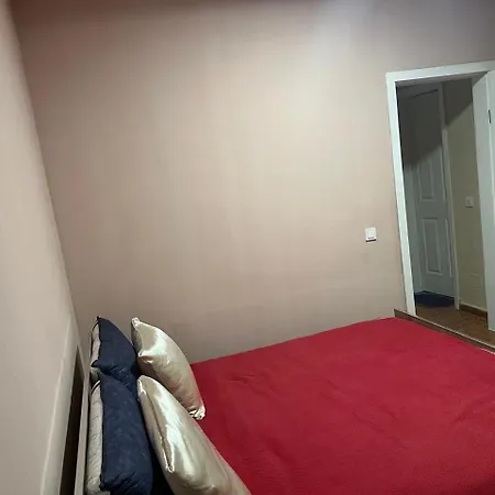 Open Door Hostel Τίρανα