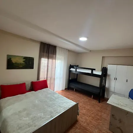Open Door Τίρανα